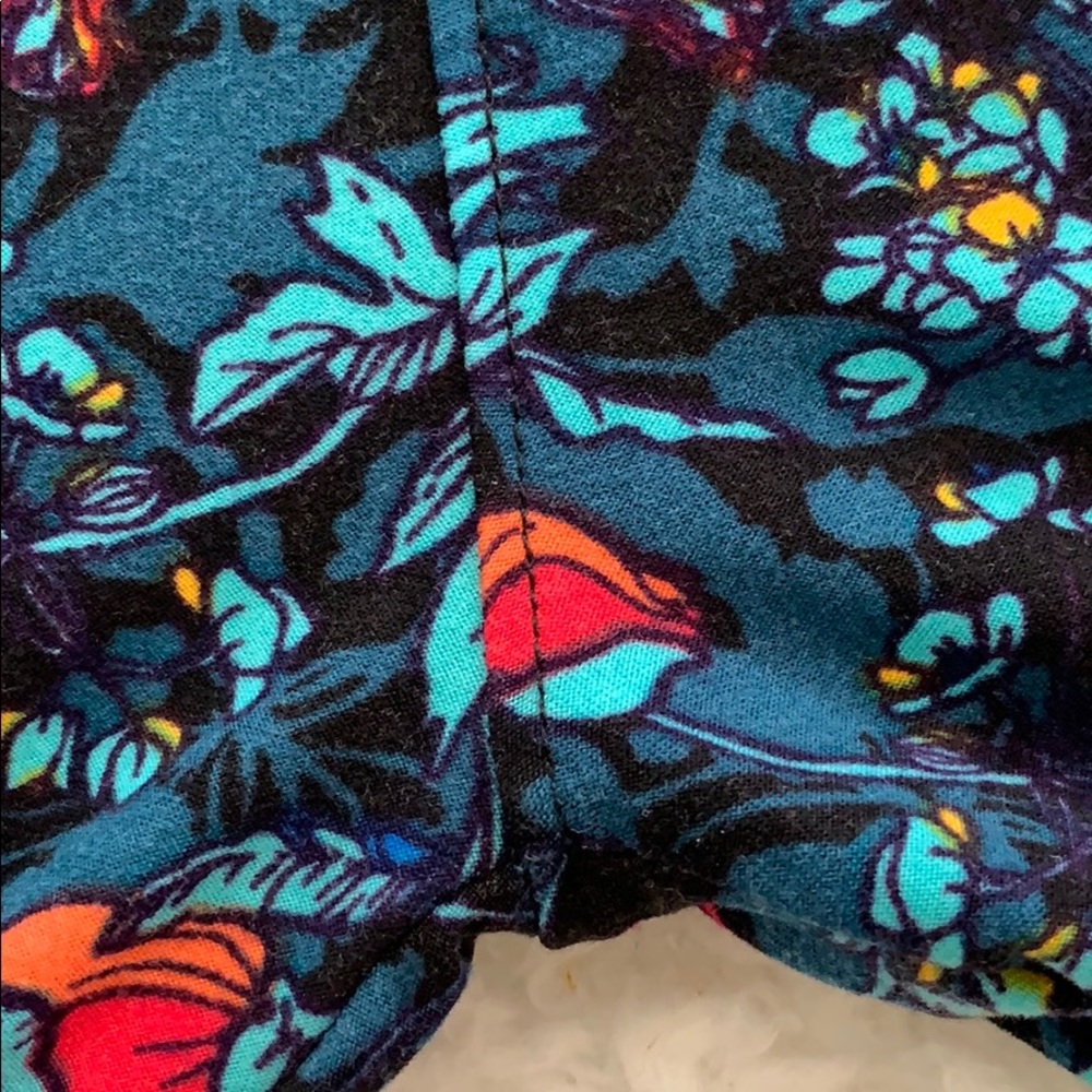 LulaRoe outfit OS leggings and XS Lynnae - Picture 6 of 9